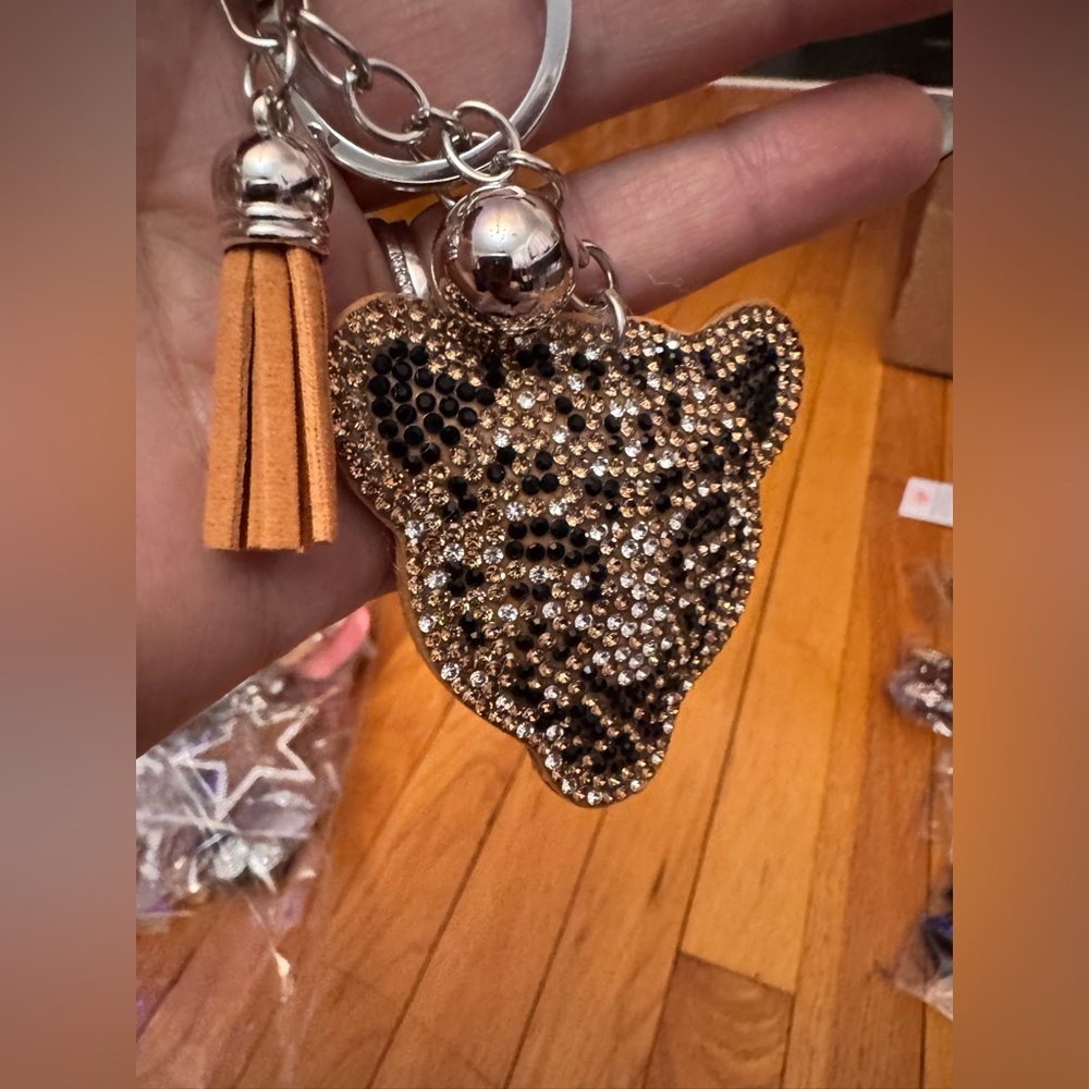 Rhinestone Cheetah NEW keychain/bag charm - Picture 2 of 3